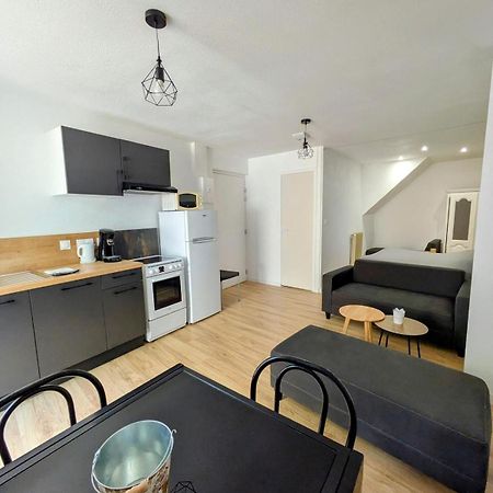 Sous La Tour Appartement Poligny  Buitenkant foto
