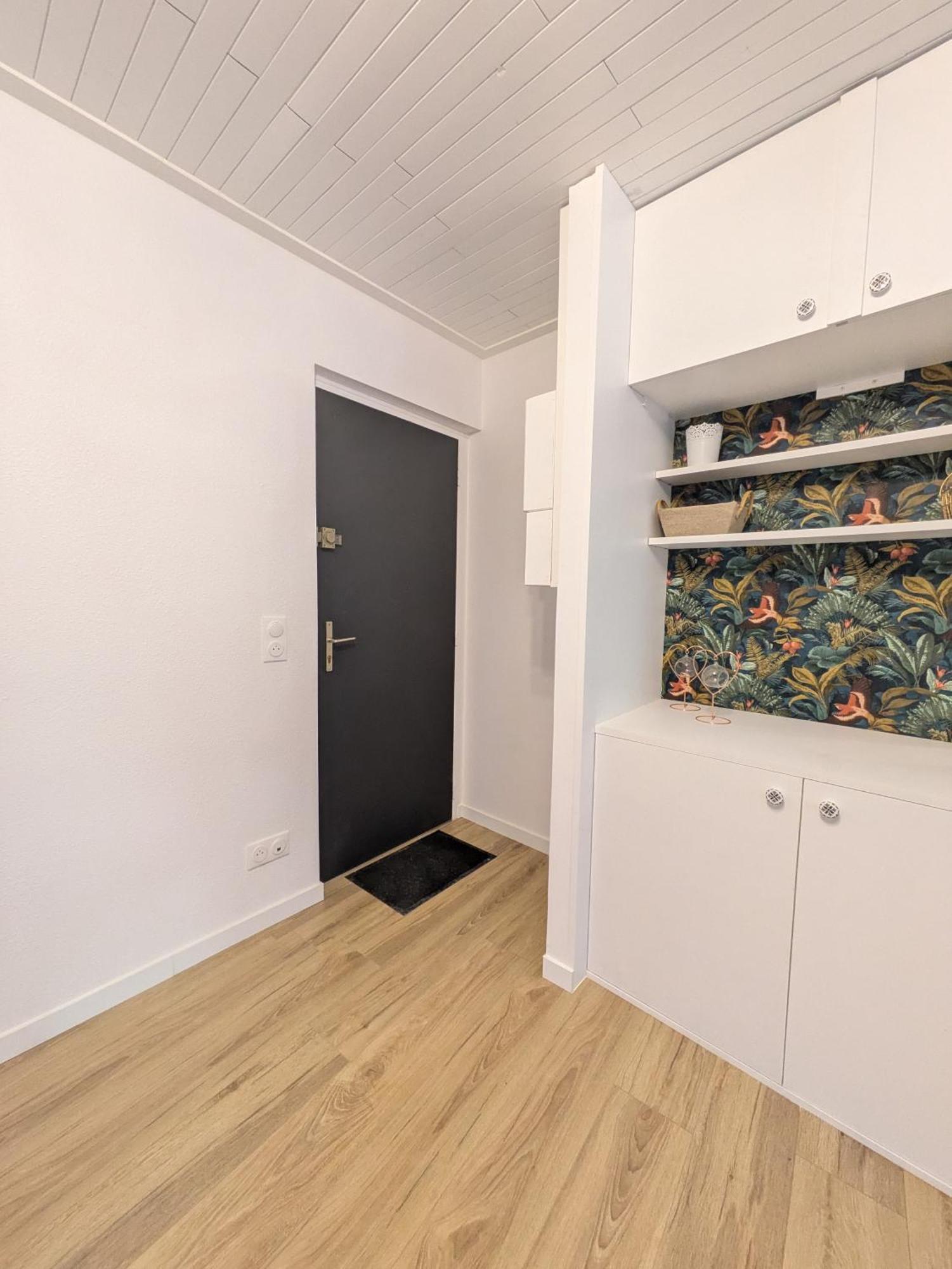 Sous La Tour Appartement Poligny  Buitenkant foto