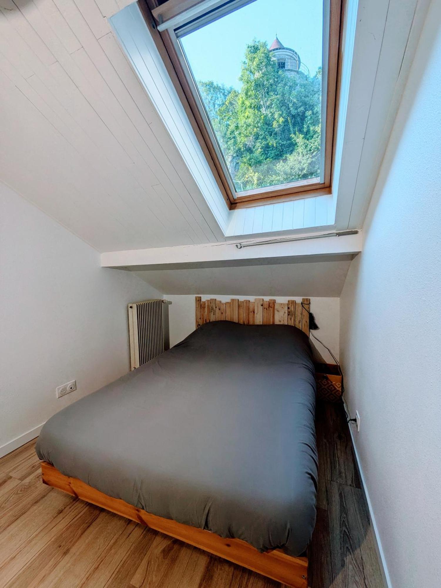 Sous La Tour Appartement Poligny  Buitenkant foto