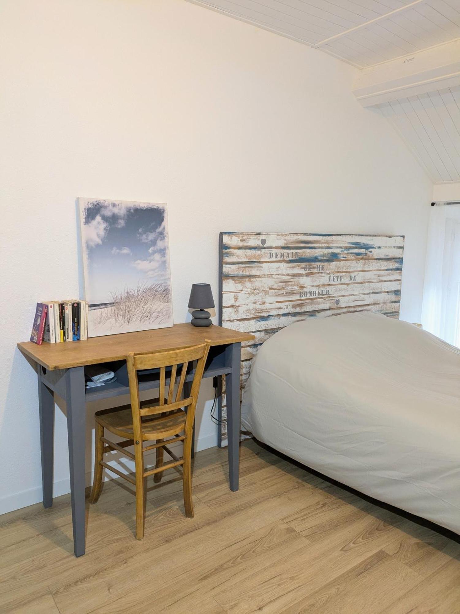 Sous La Tour Appartement Poligny  Buitenkant foto