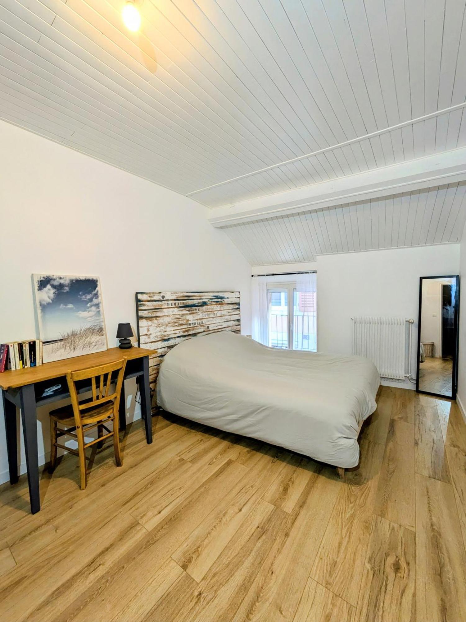 Sous La Tour Appartement Poligny  Buitenkant foto