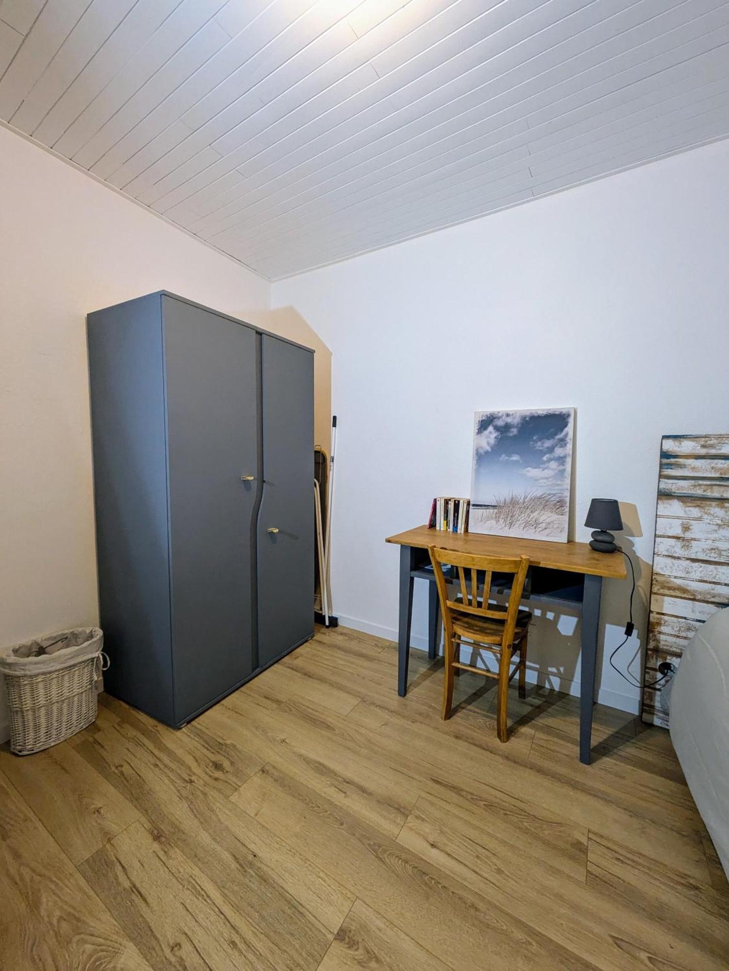 Sous La Tour Appartement Poligny  Buitenkant foto