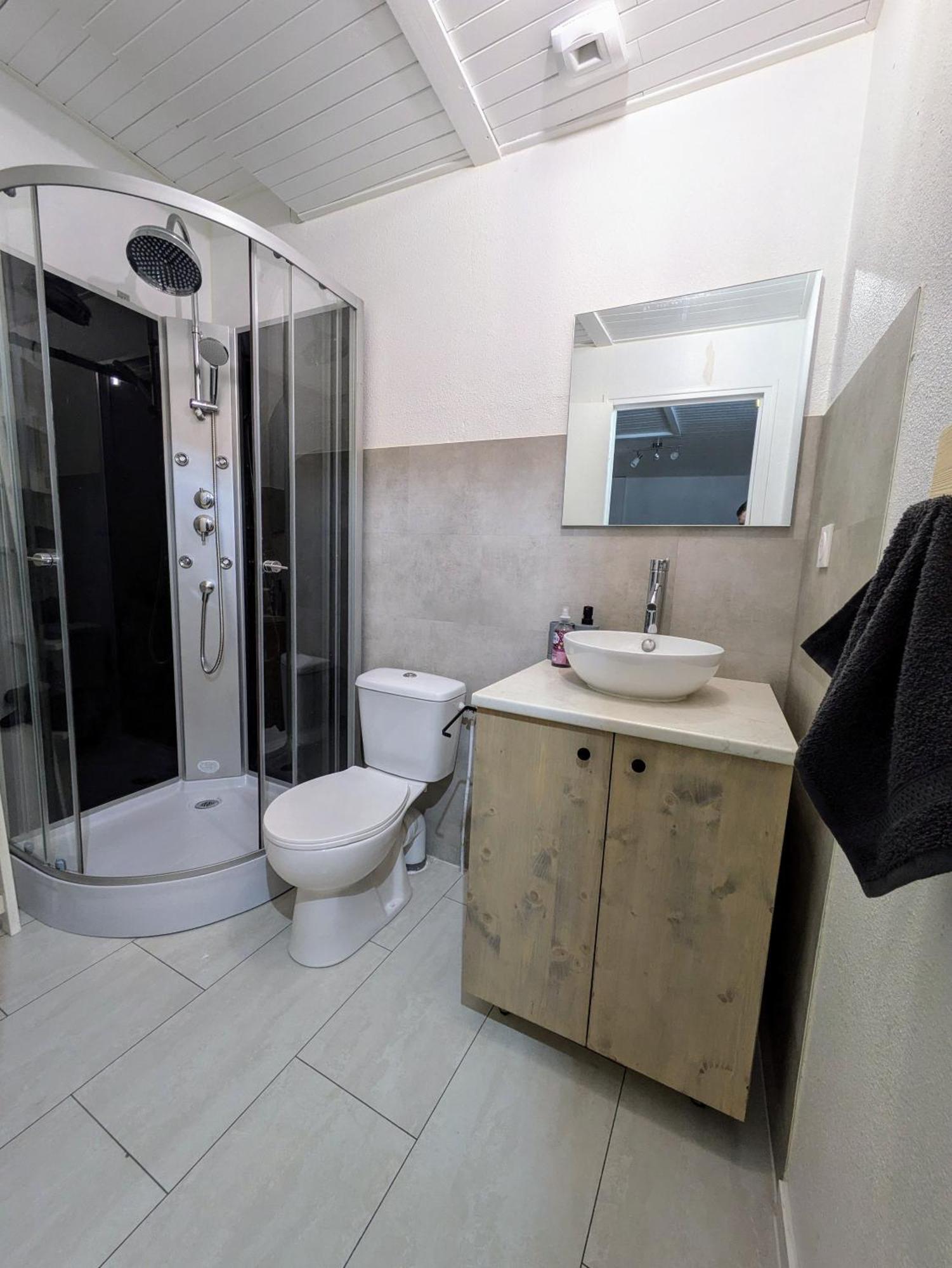 Sous La Tour Appartement Poligny  Buitenkant foto