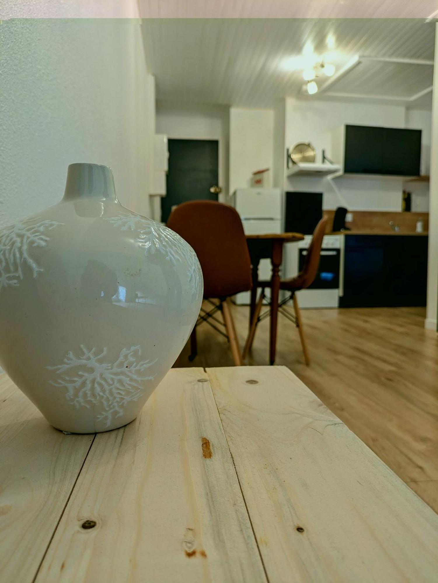Sous La Tour Appartement Poligny  Buitenkant foto