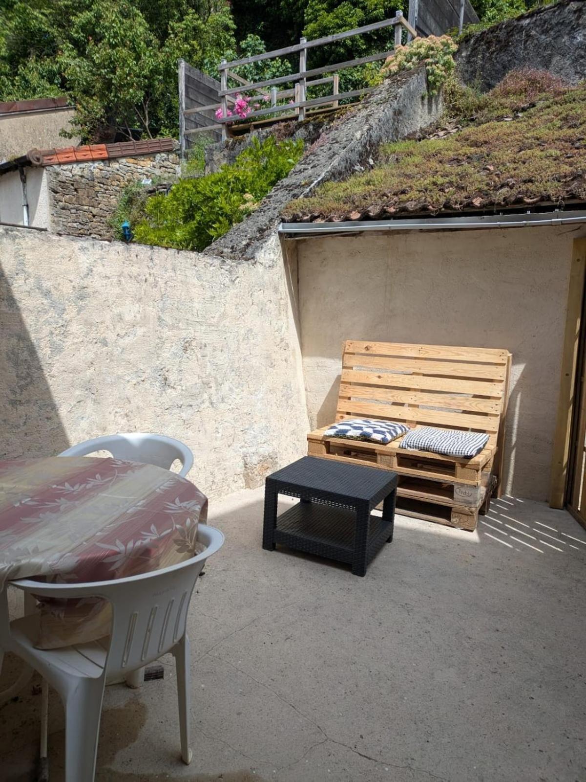 Sous La Tour Appartement Poligny  Buitenkant foto
