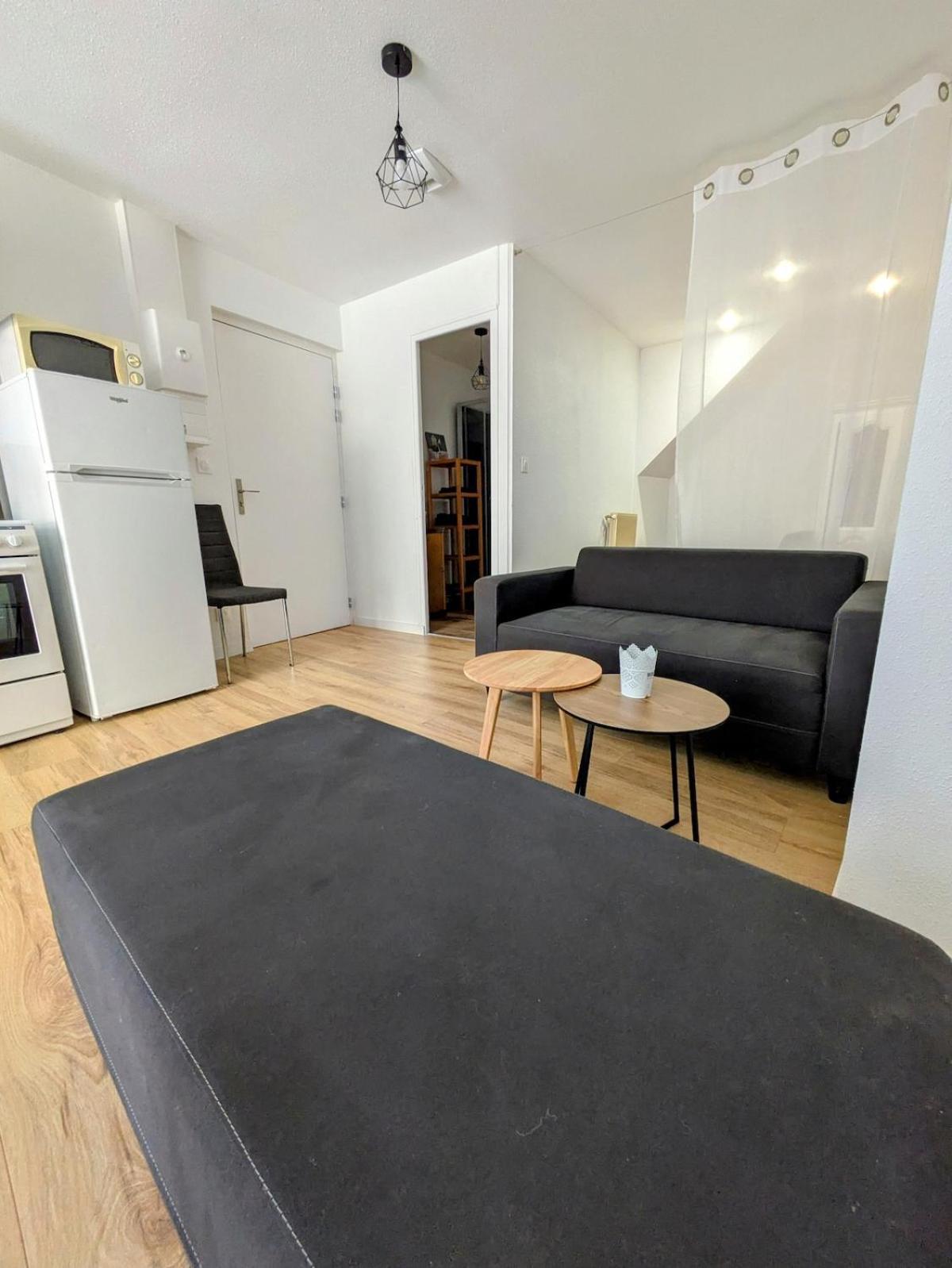 Sous La Tour Appartement Poligny  Buitenkant foto